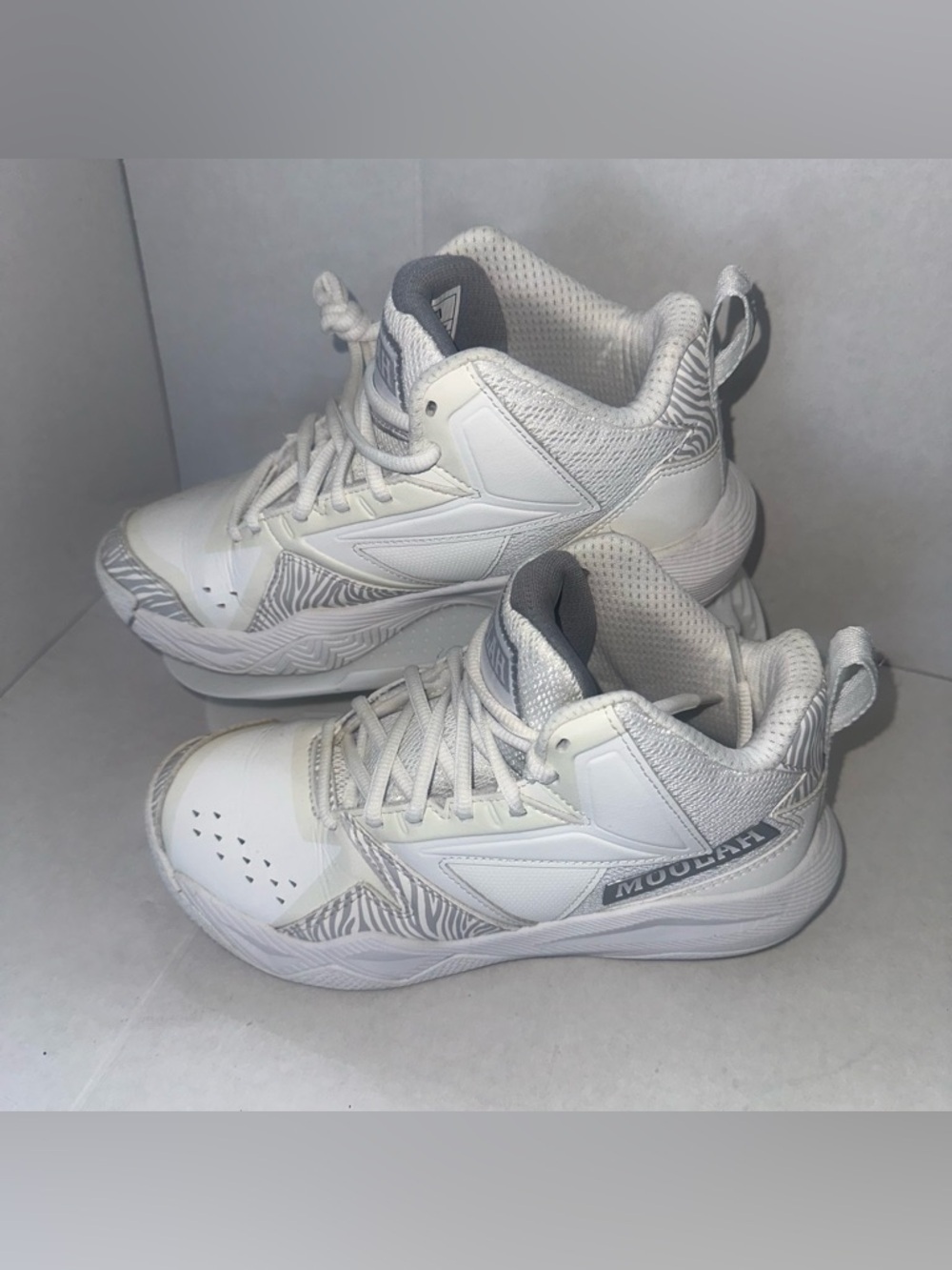 Moolah Press Break White Basketball Shoes Youth Size 4